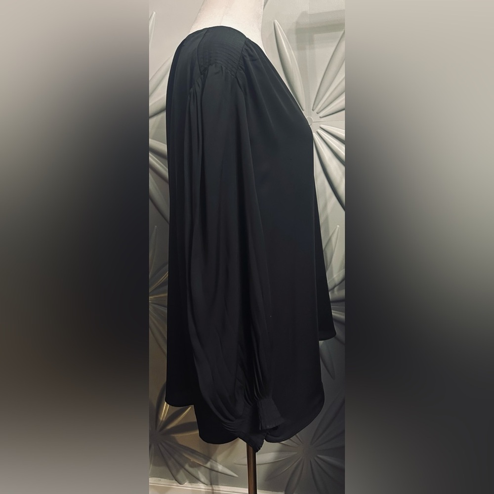 NWT Magaschoni SZ 3X Black sheer blouse/V-neck/pleated shoulder & cuffs/bust 58” - Picture 4 of 8